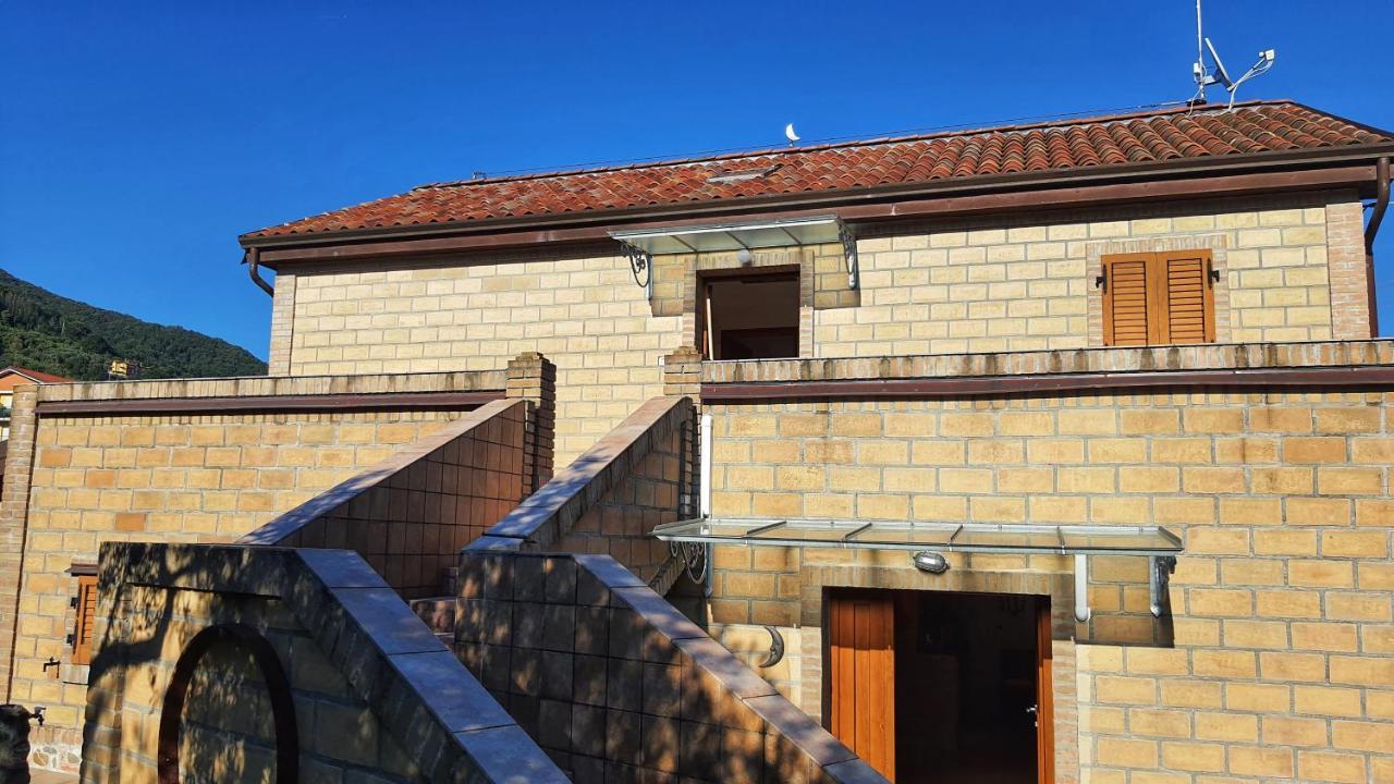 Spicchio Di Luna - Casa Vacanze Albiano Magra Экстерьер фото